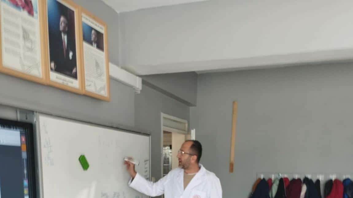 Arsuz' da Öğretmenlere önlük dağıtılmaya başlandı.